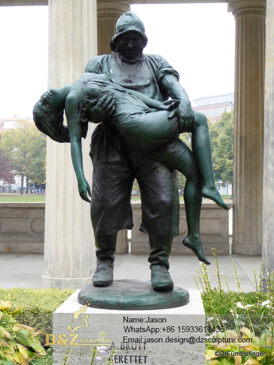 Berlin soldier woman sculpture