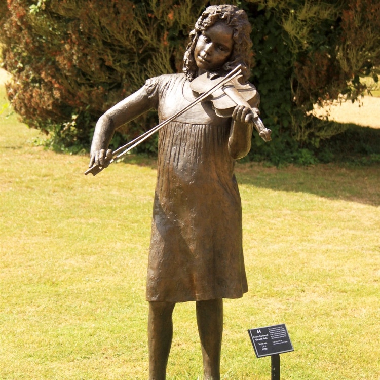 Violinist statue