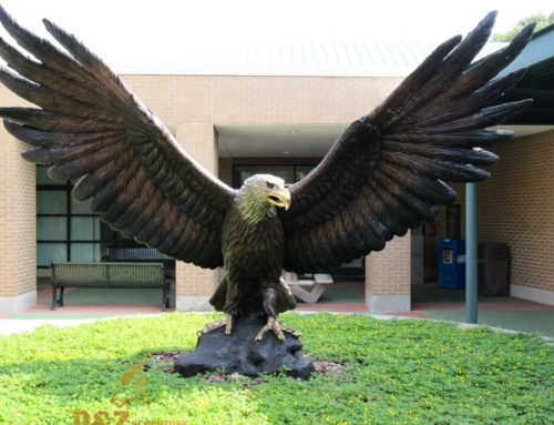 Eagle spread its wings  sculpture
