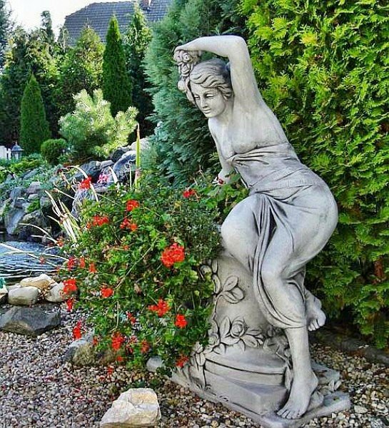 Garden naked female sculpture