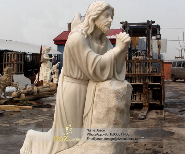 Prayer statues of jesus